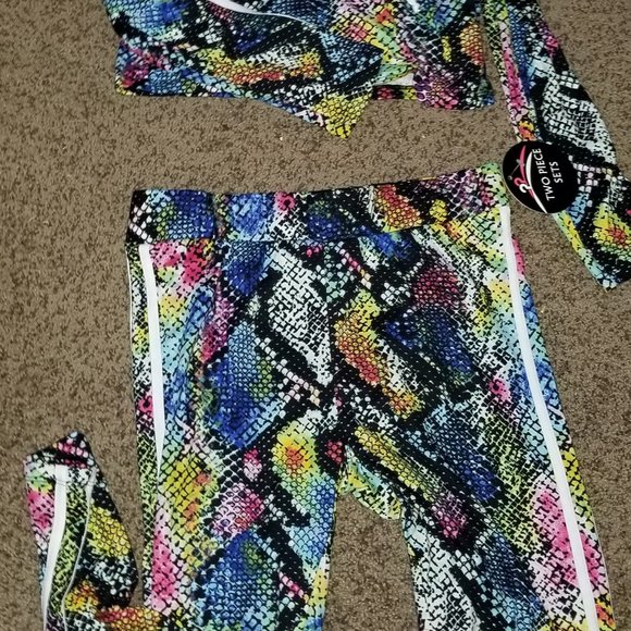 Weekend Wear - Picture 2 of 5